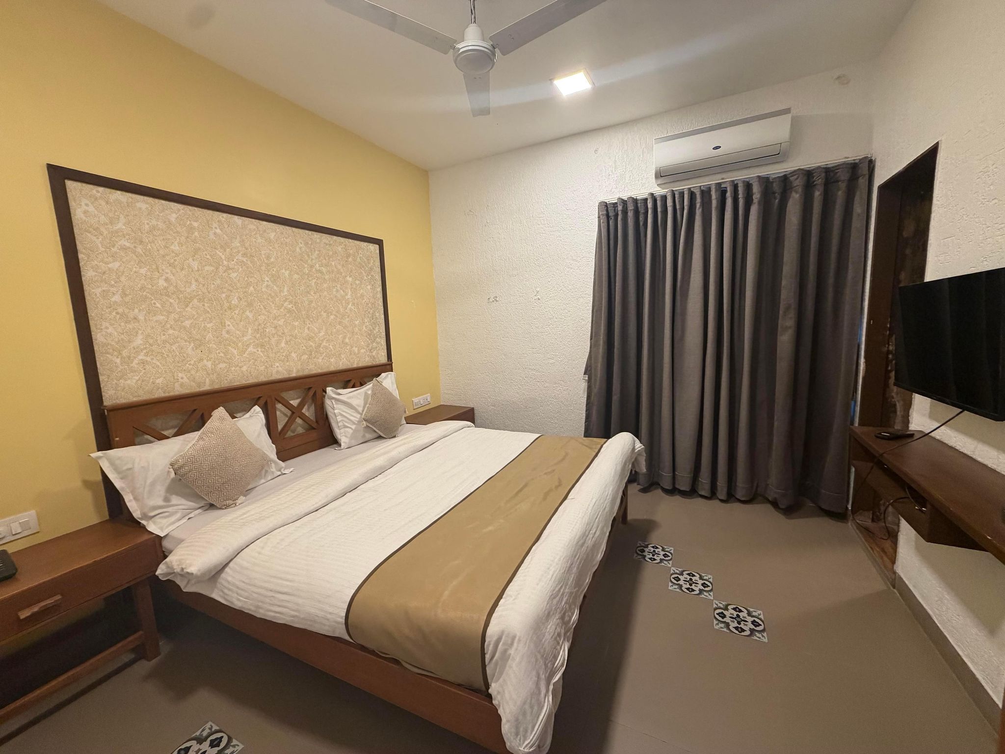 Bungalow Seven Standard Room 4