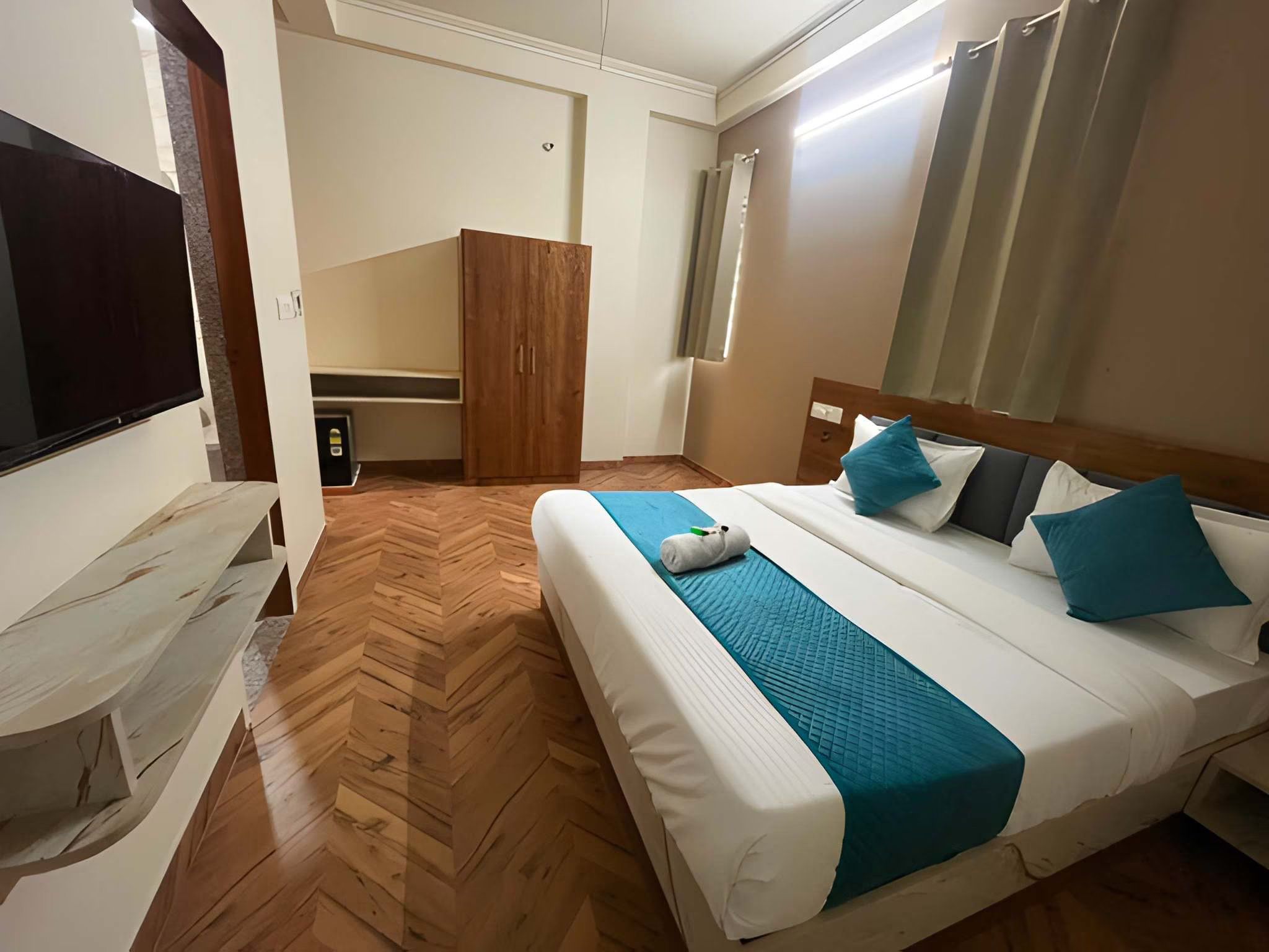 Royal Aana Inn