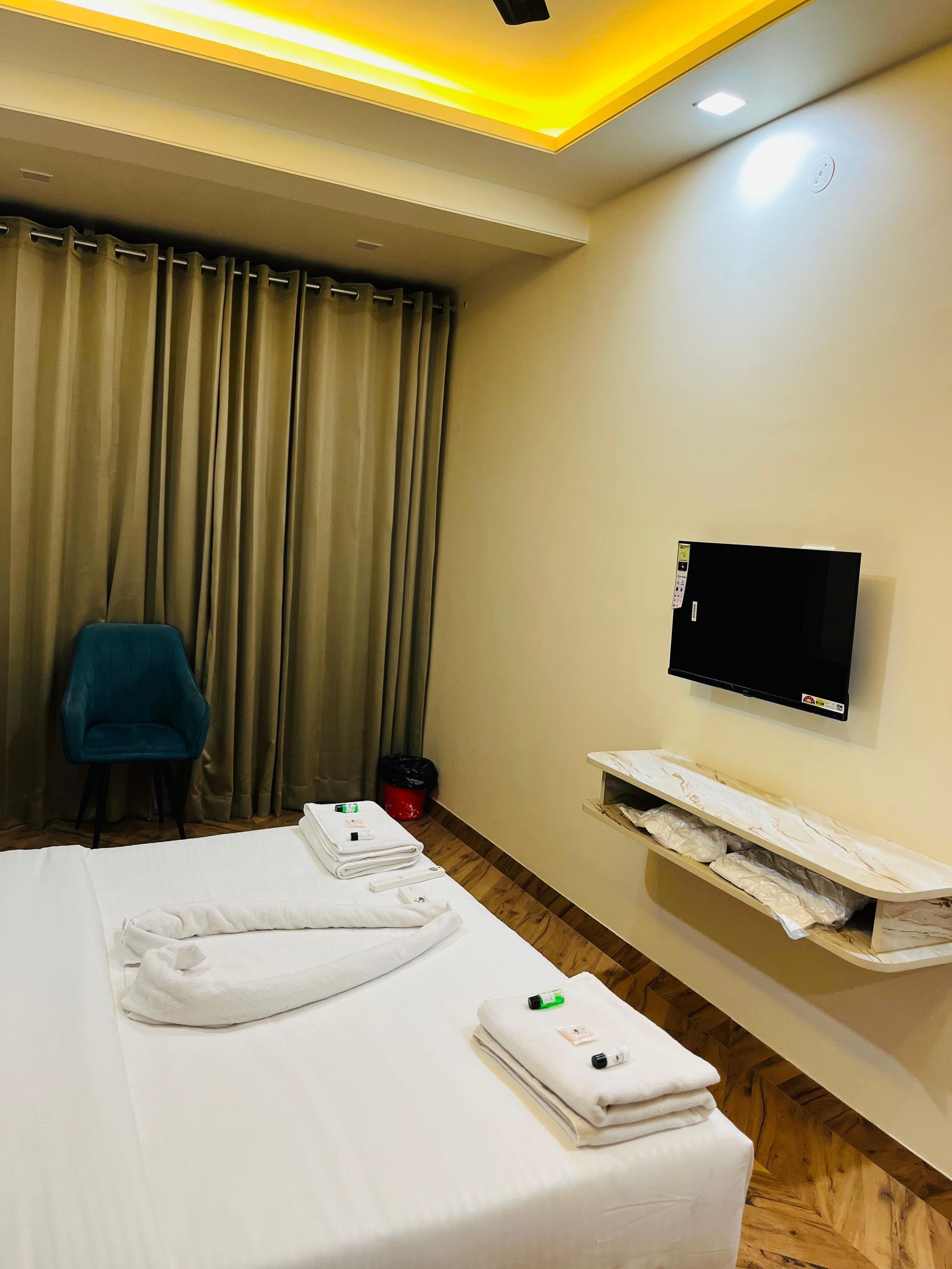 Royal Aana Inn