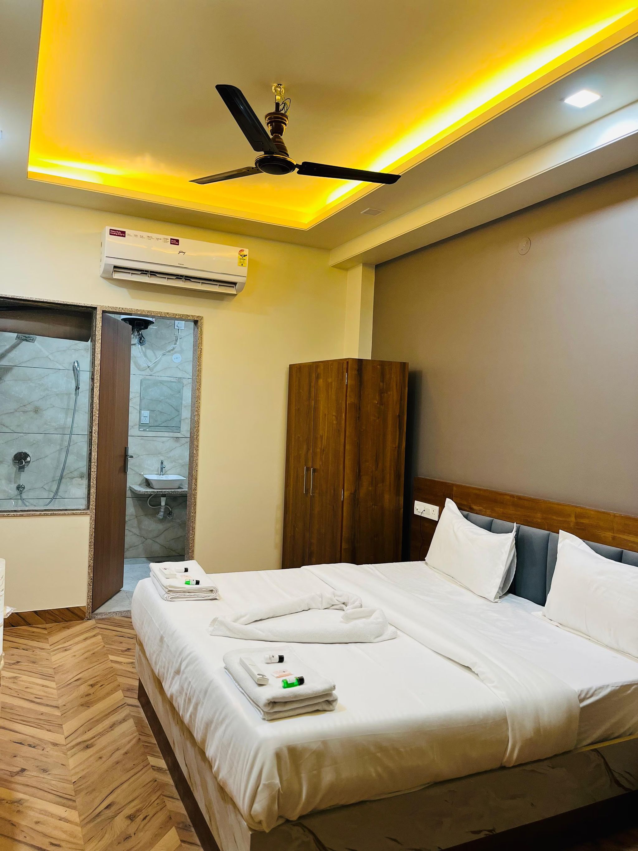 Royal Aana Inn