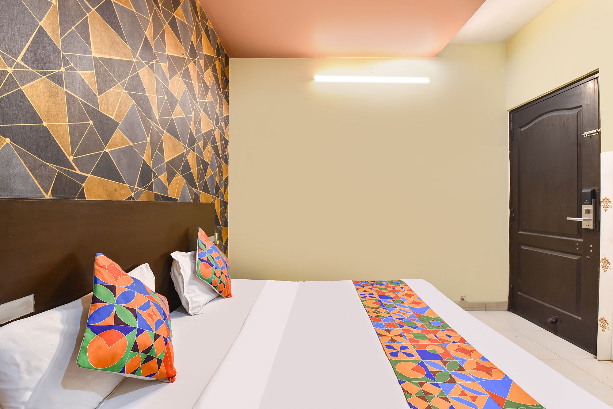 FabHotel AK Acacia Jazz Club
