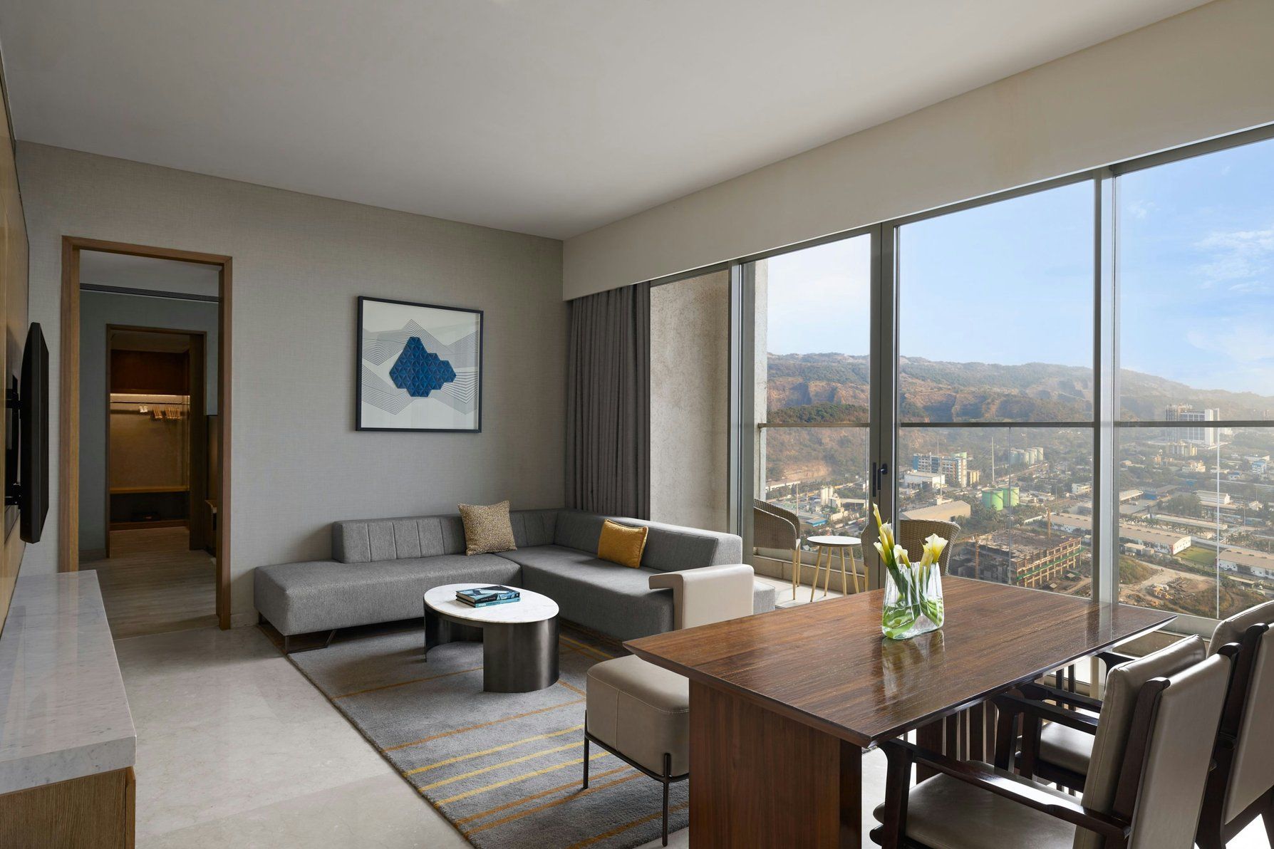 Le Méridien Navi Mumbai Premium Club, Club lounge access, Larger Guest room, 1 King, Skyline view, Balcony 2