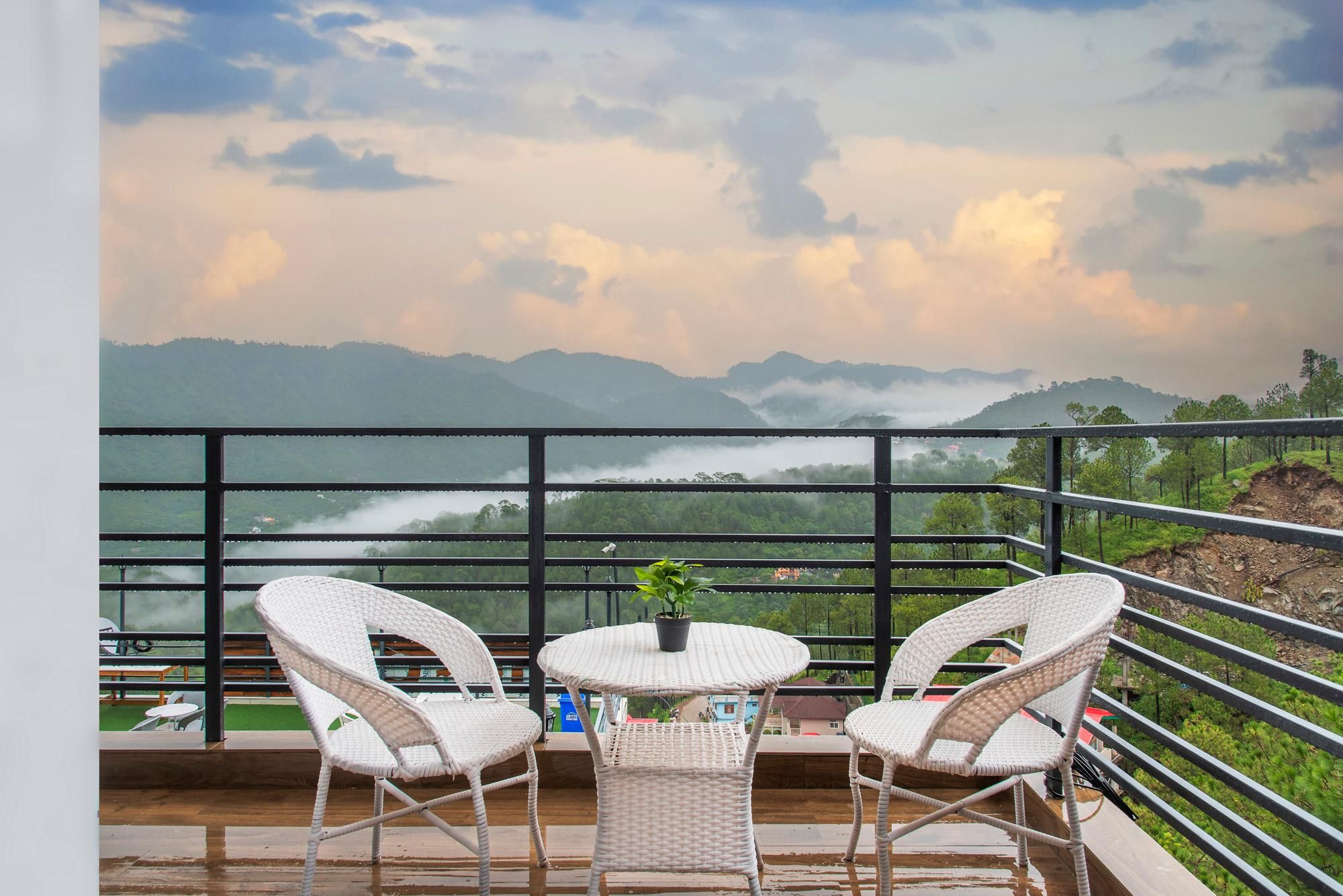 Hill crest 3 bedroom apartment with mountain view