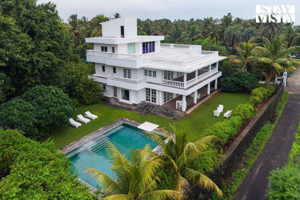 StayVista at Ivory House Villa with Pool, Beach View