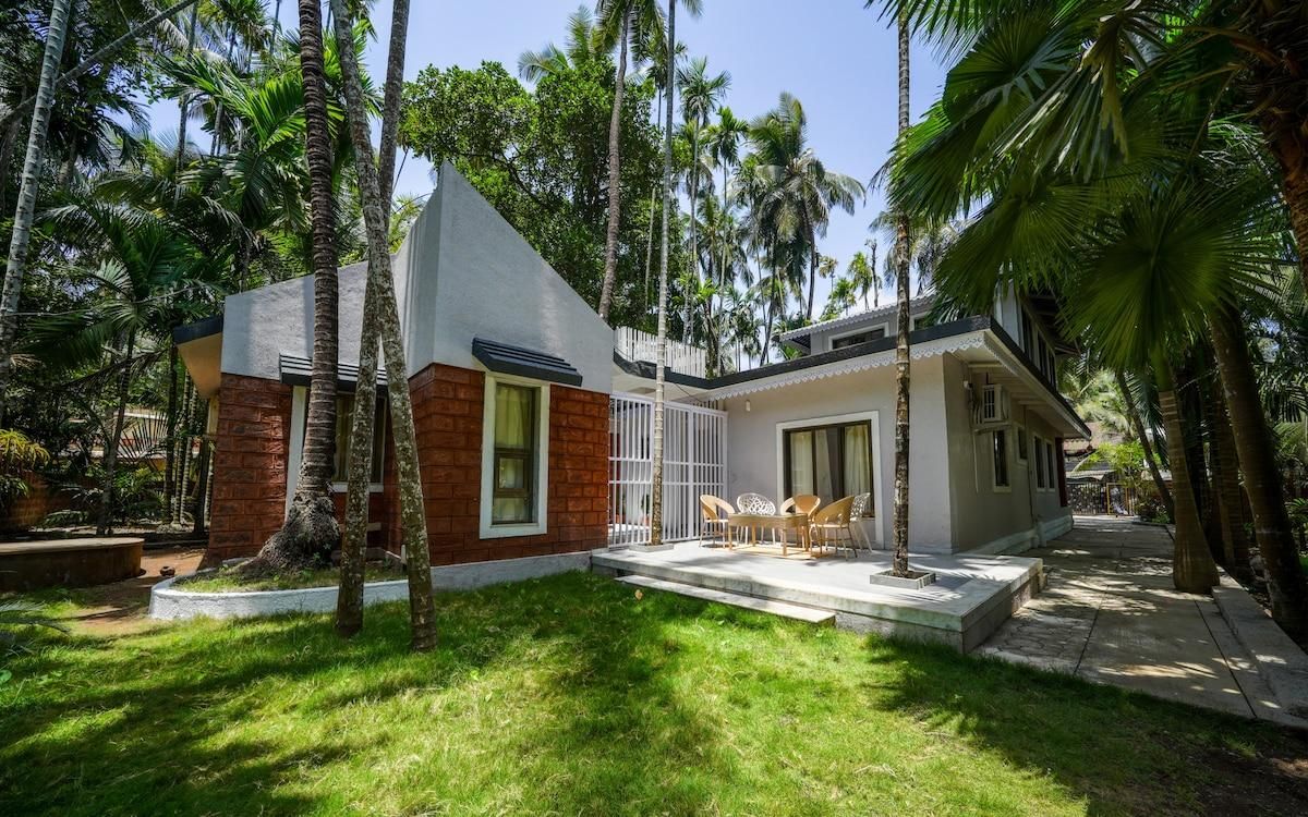 ReSync Areca | 3 Bedroom Villa in Alibaug/Pool & Private Theatre