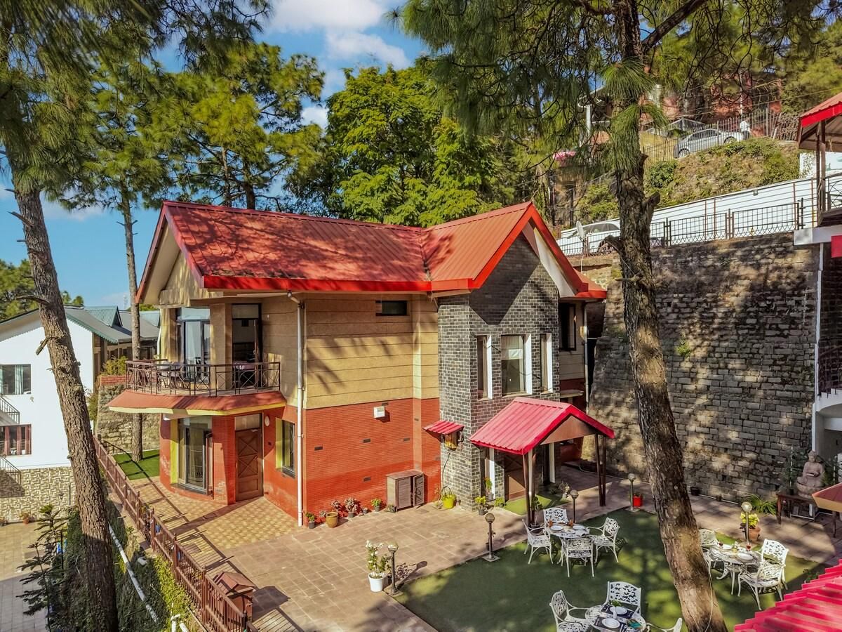 AlayaStays Golden Meadow Pet Friendly Villa With shared Pool