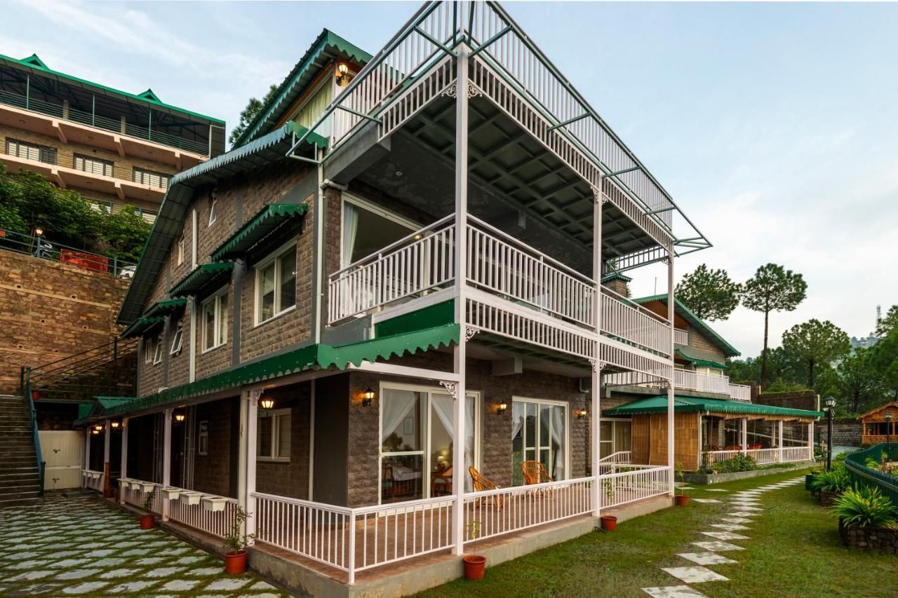 ELIVAAS Goldencrest 6 BHK Villa Nestled in Kasauli