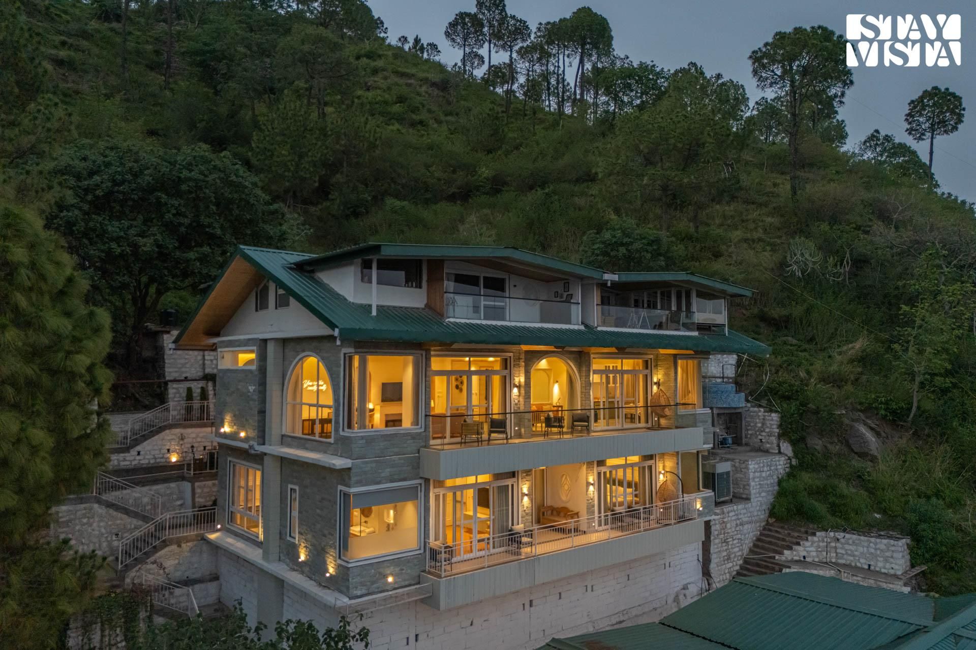 StayVista at Chapter 7 @ The Ever House W/ Jacuzzi & Heated Plunge Pool.