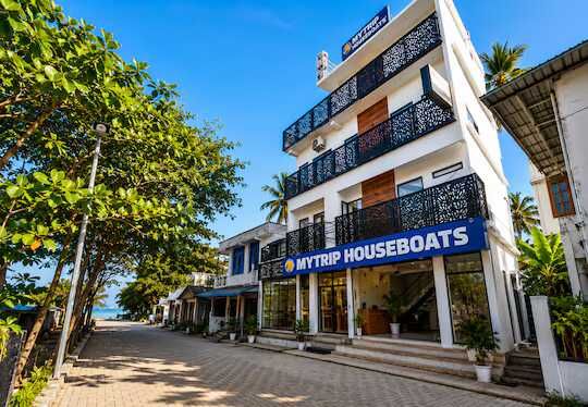 Nayami Lake View Hostel