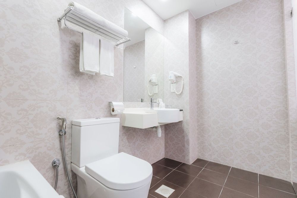 undefined Santa Grand Hotel East Coast, a NuVe Group Collection 10