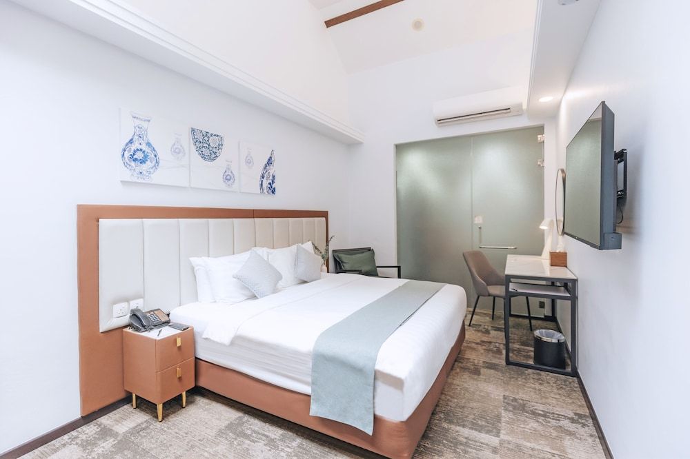 undefined Santa Grand Hotel East Coast, a NuVe Group Collection 6