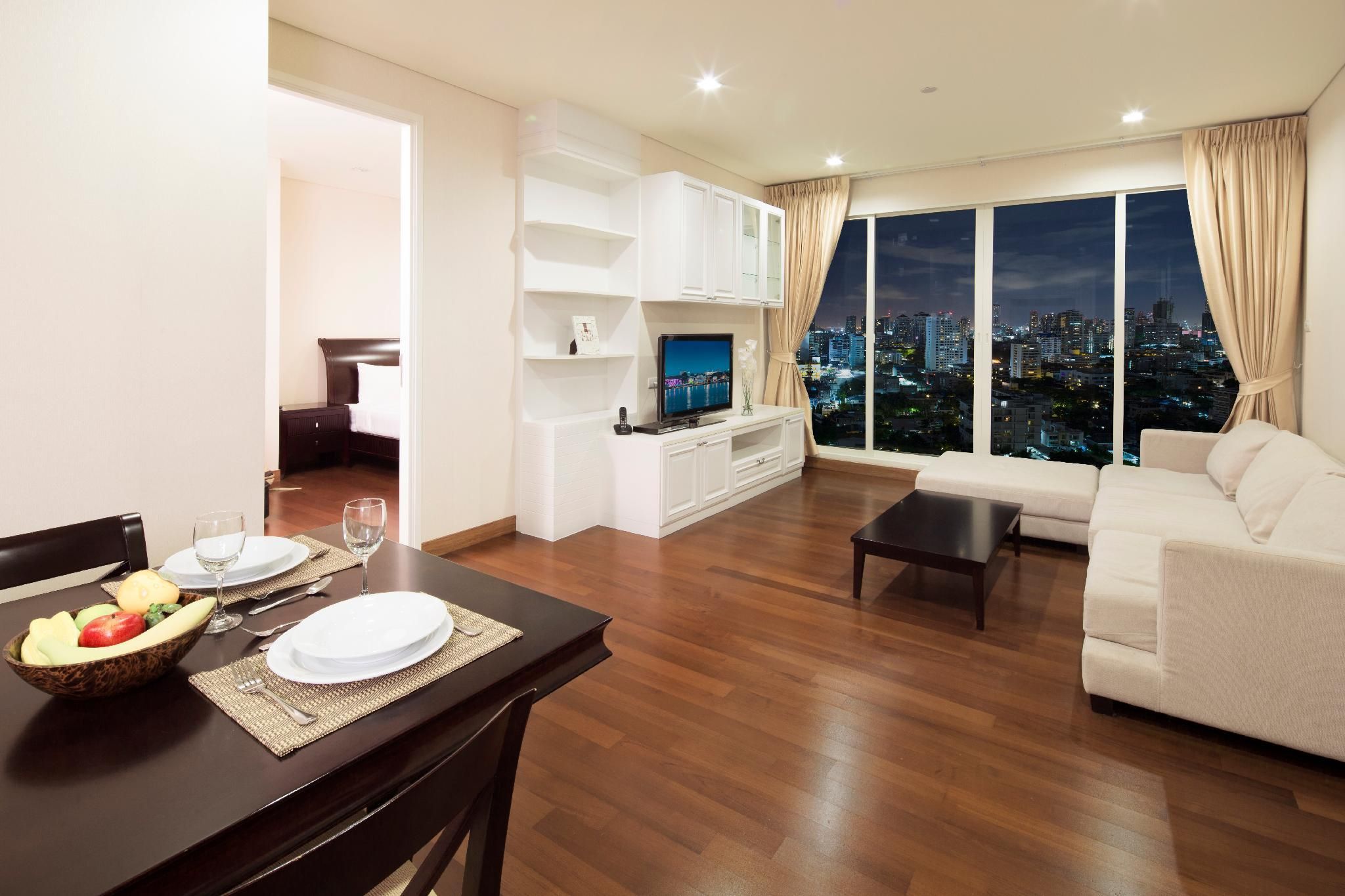 undefined IVY THONGLOR 55 3