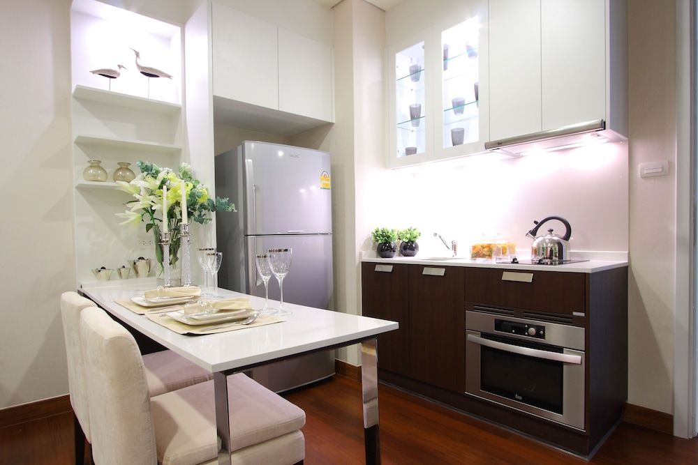 undefined IVY THONGLOR 55 5