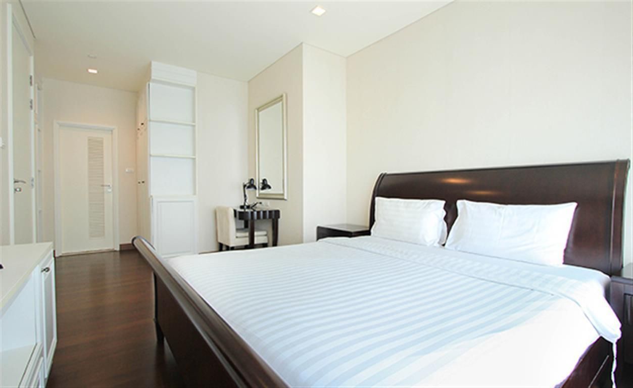 undefined IVY THONGLOR 55 2