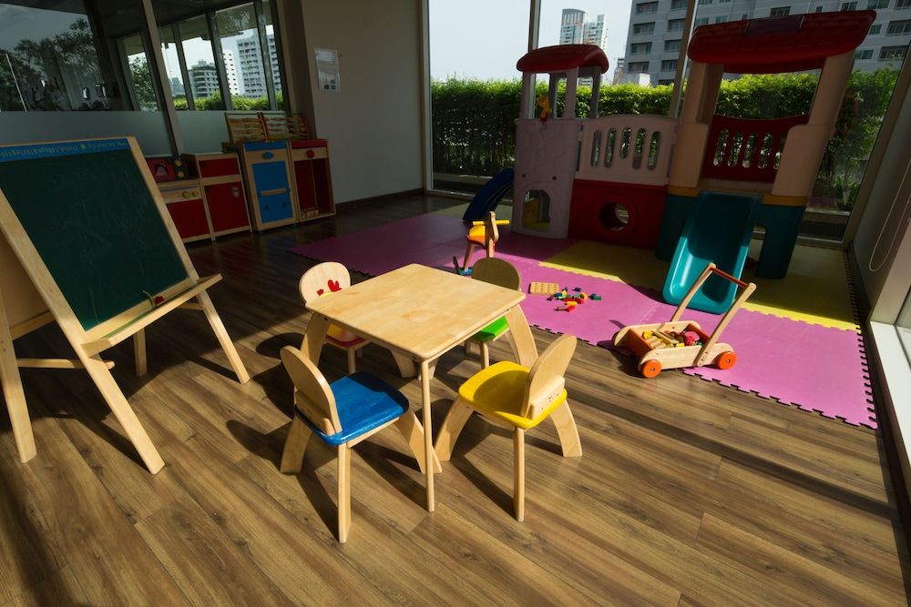 undefined IVY THONGLOR 55 6