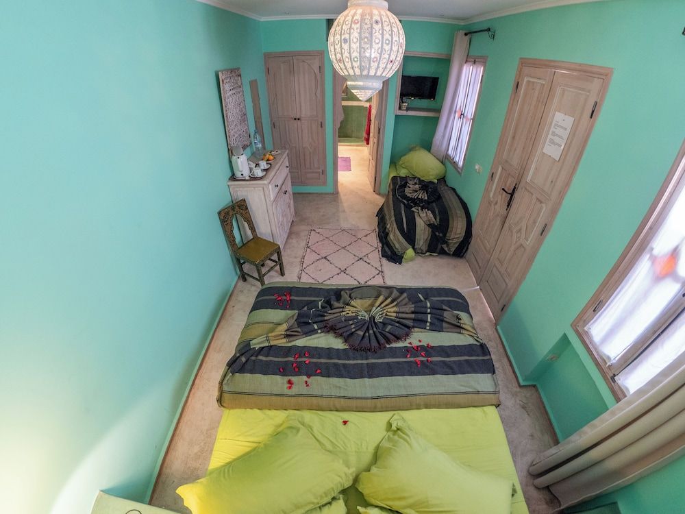 Riad Tahani Superior Triple Room ,Pool view 2