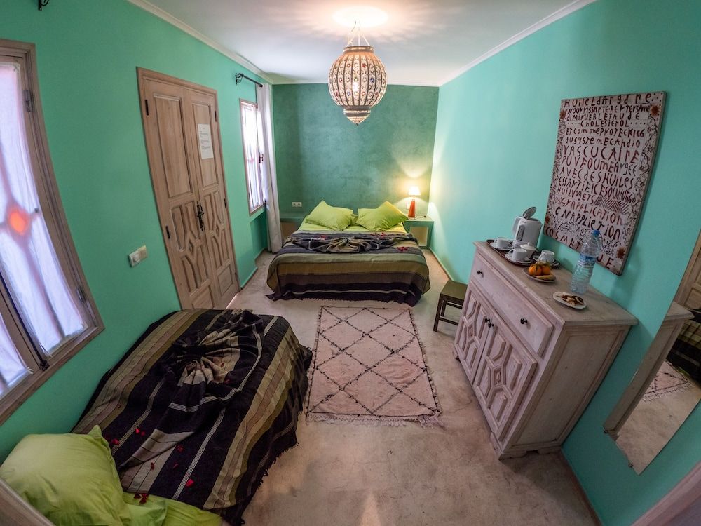 Riad Tahani Superior Triple Room ,Pool view 6