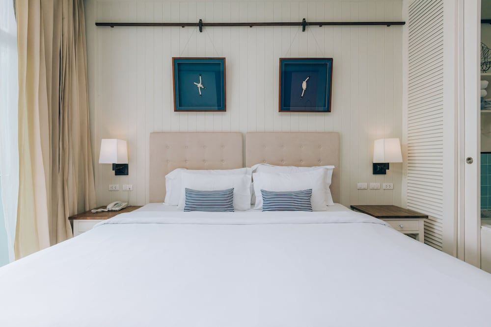 Deluxe Room, Pool Access