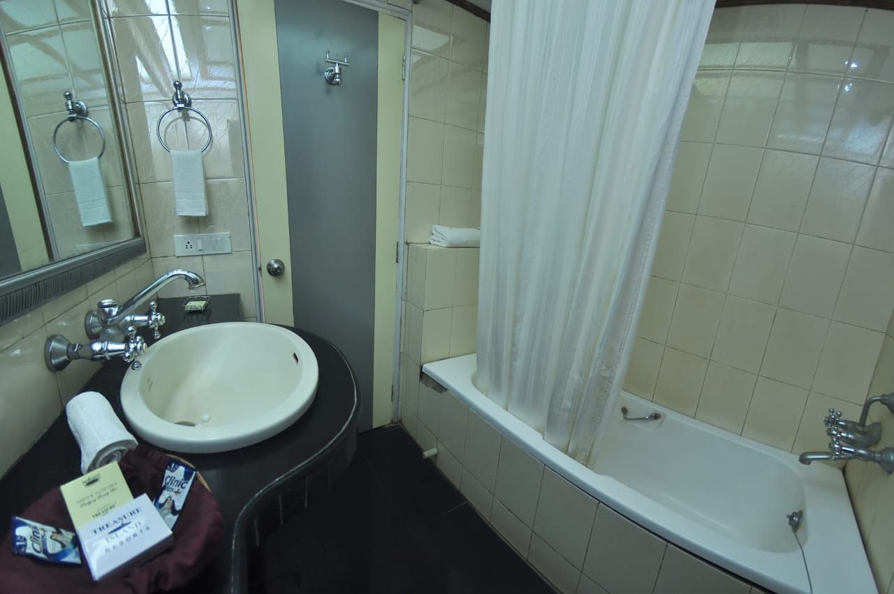  Treasure Island Resort Deluxe Room 6