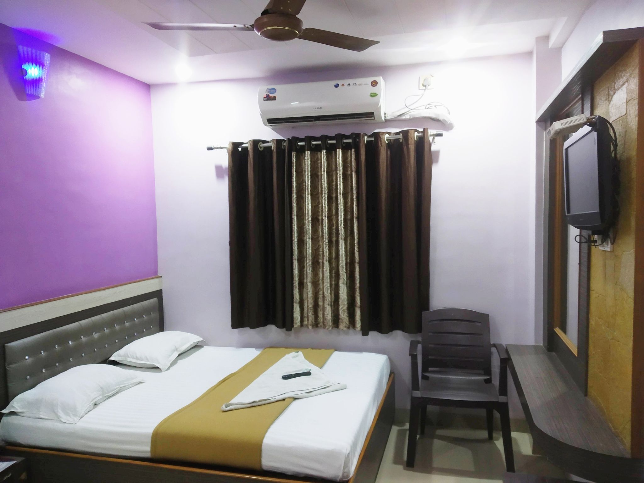 Double Bed AC Deluxe