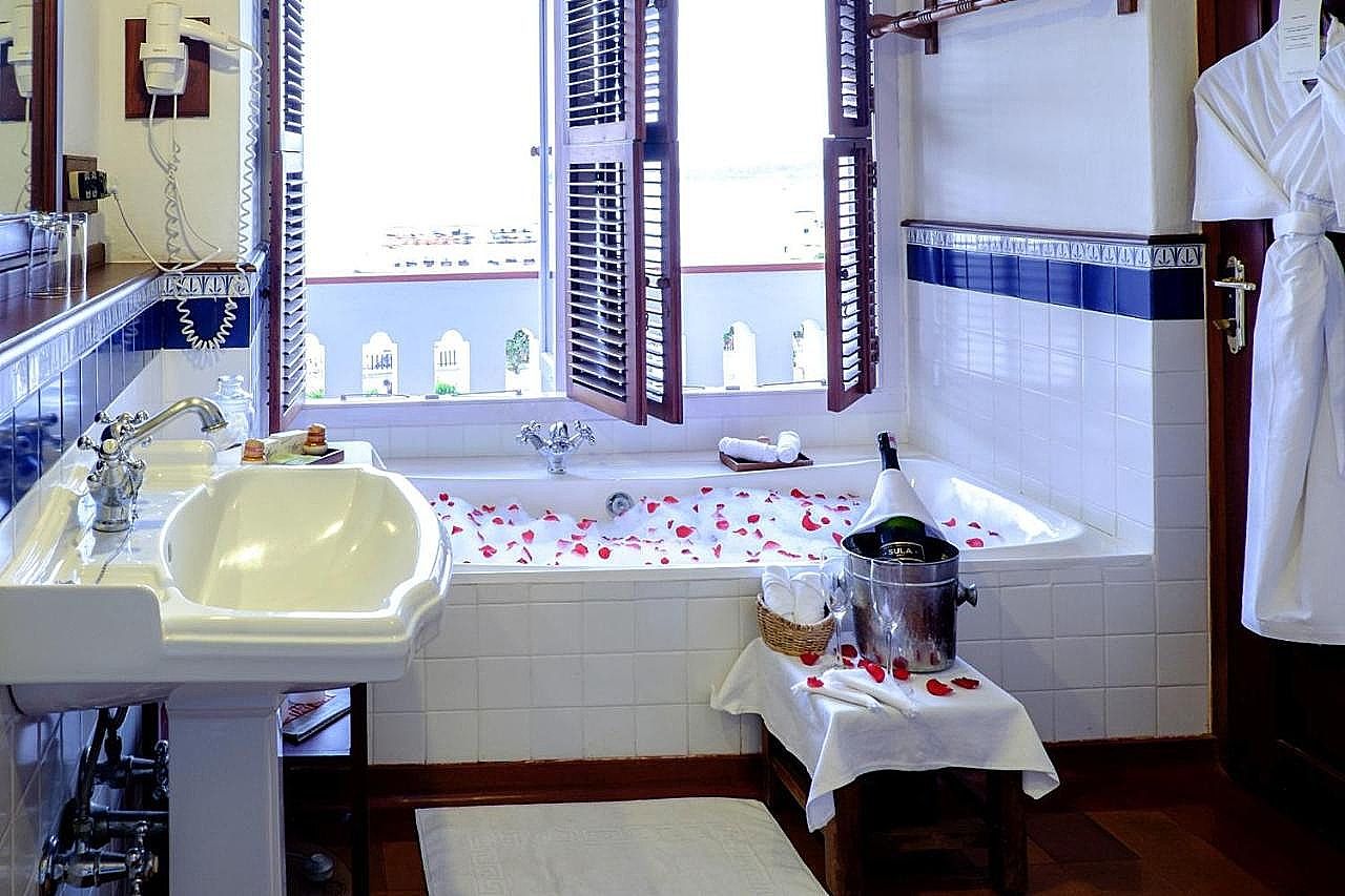 Brunton Boatyard - CGH Earth Sea Facing Deluxe Suite 11