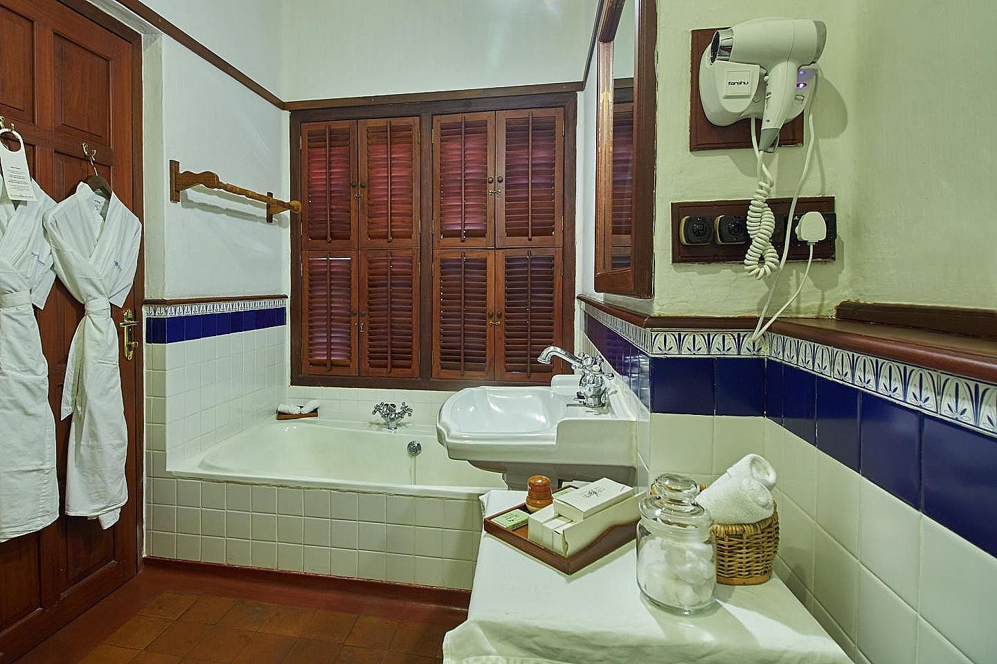 Brunton Boatyard - CGH Earth Sea Facing Deluxe Suite 8