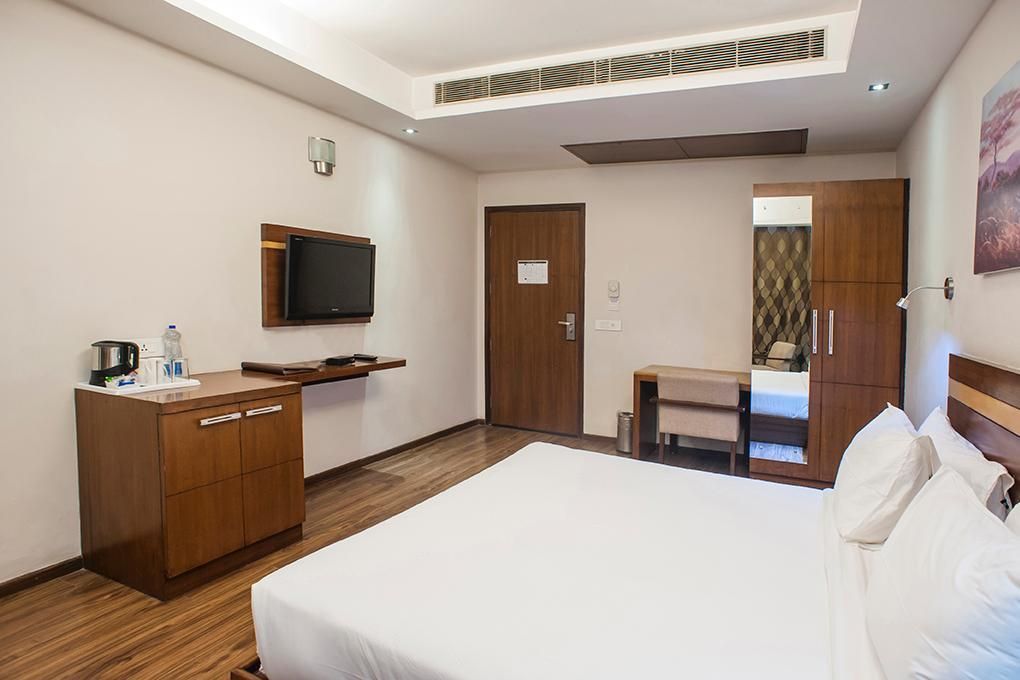 Hotel Hive Deluxe Room 12