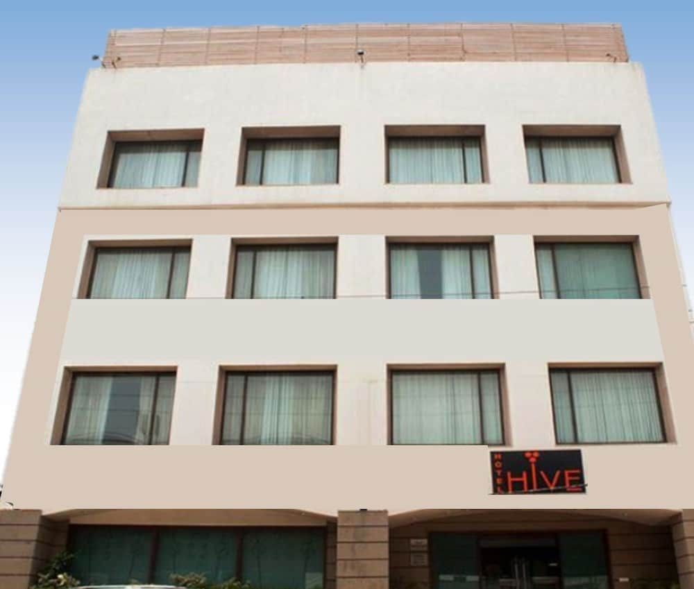 undefined Hotel Hive 6