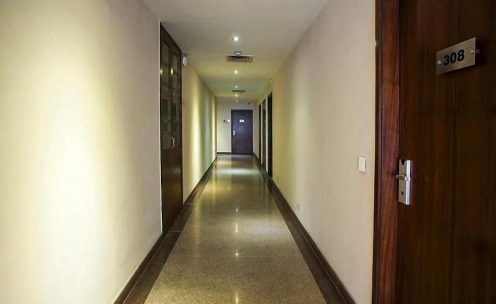 undefined Hotel Hive 4