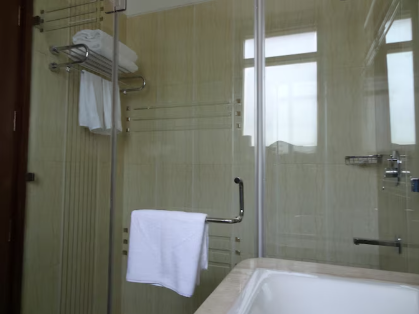 Hotel Hive Deluxe Room 7