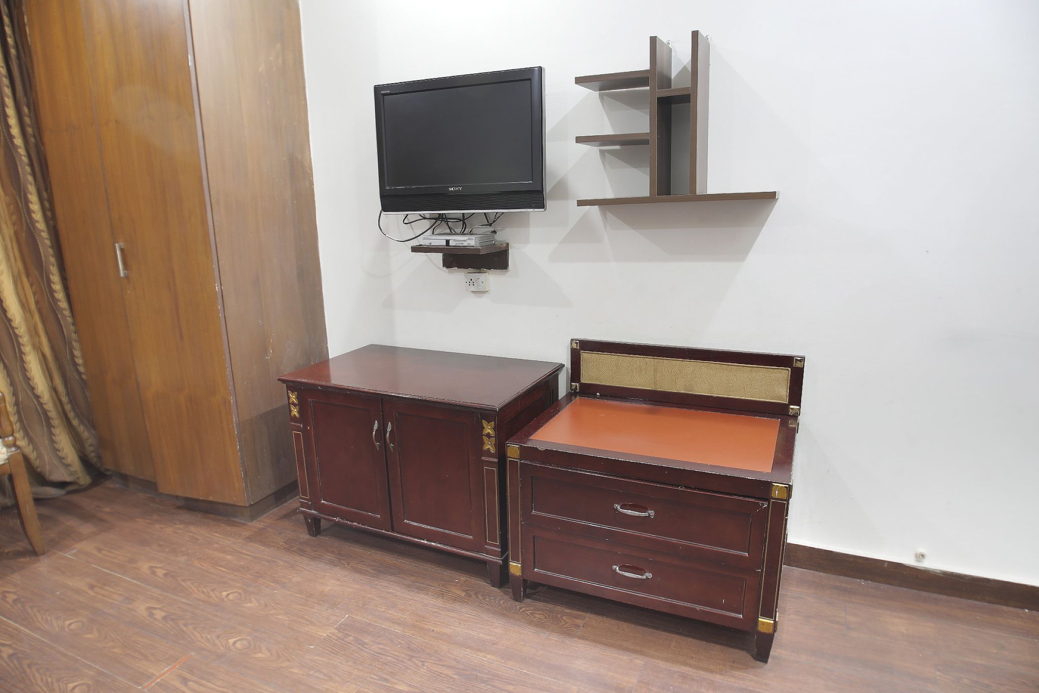 Kastor international Delhi Deluxe Room 5