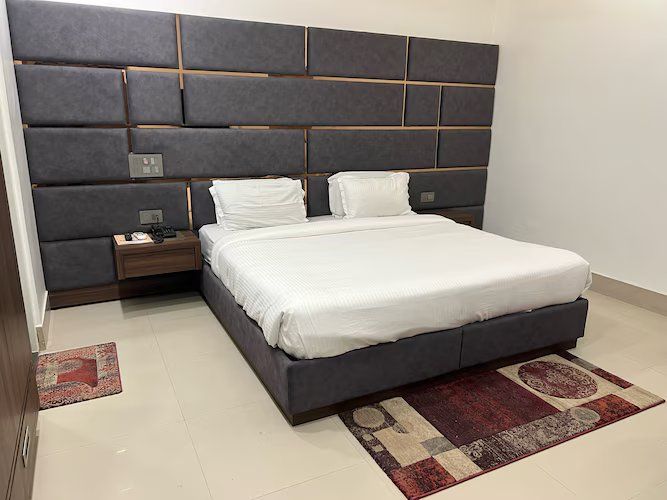 Deluxe Room (Twin or Double Bed)