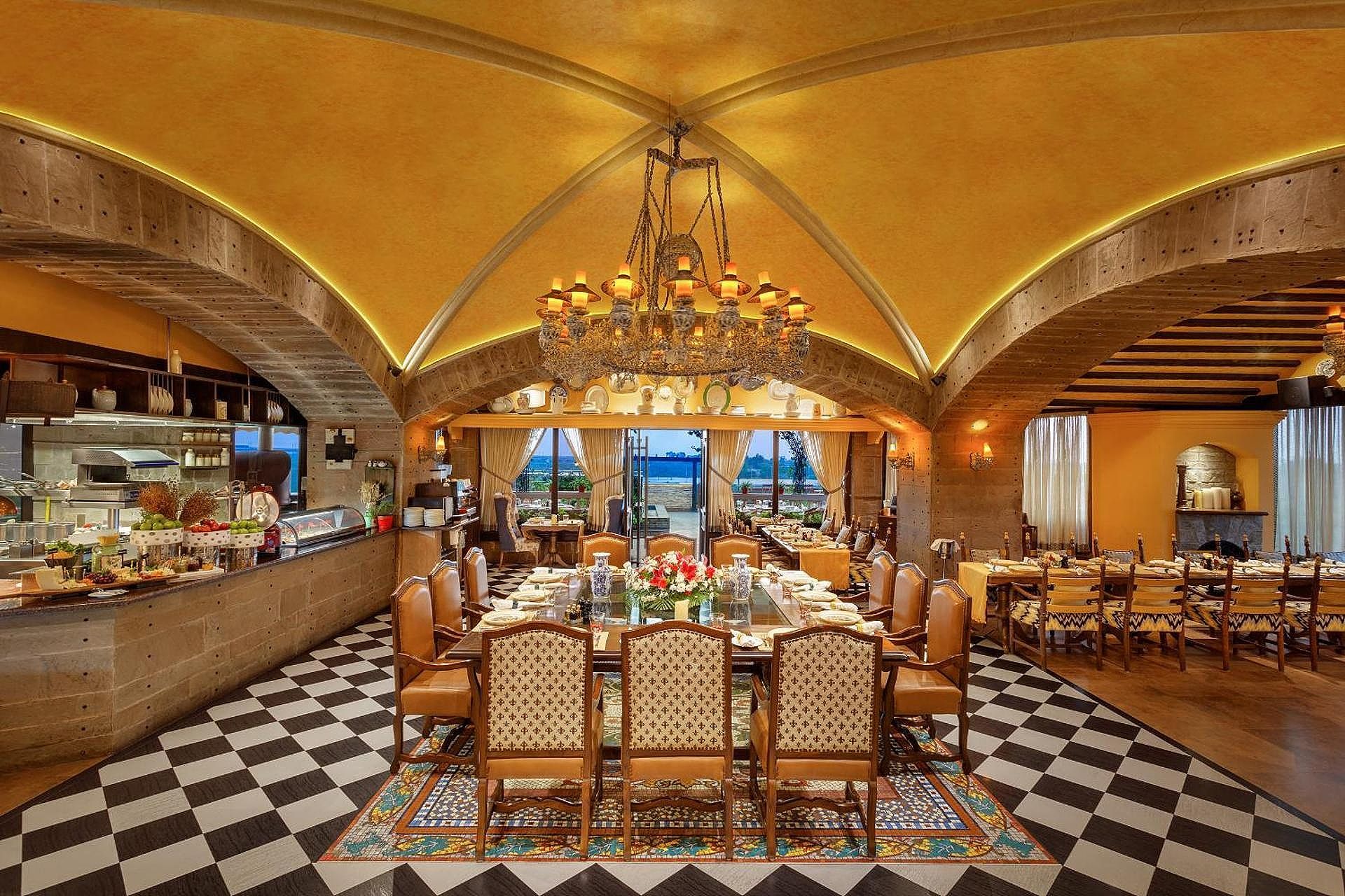 Food & Dining