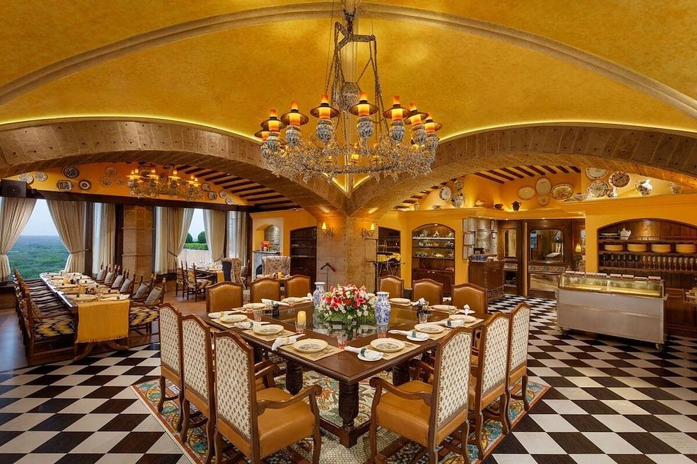 Food & Dining
