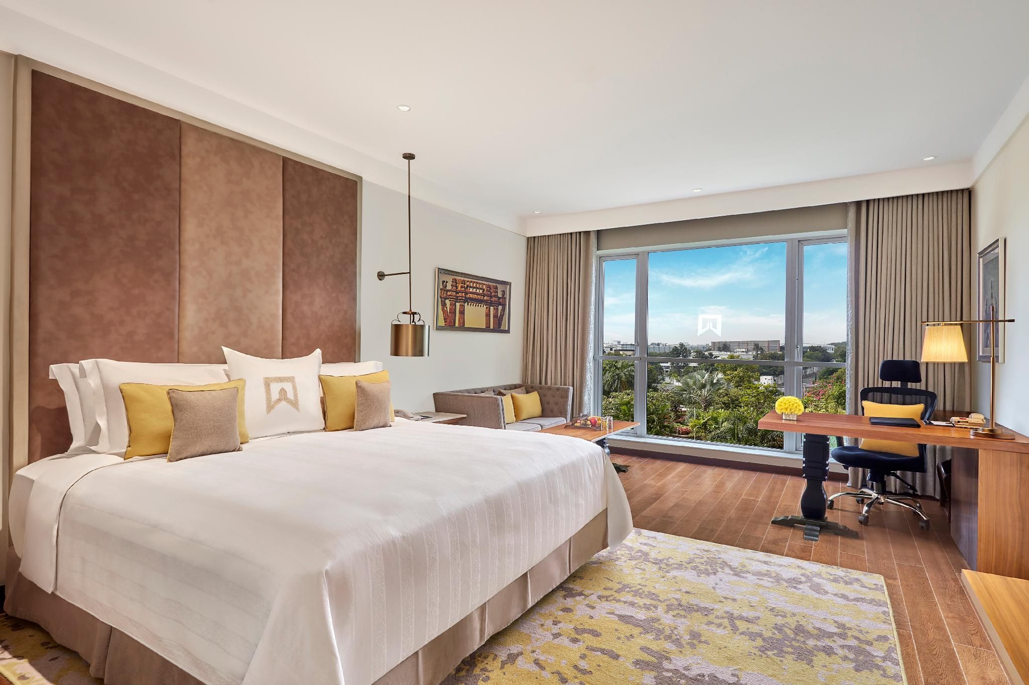 Towers, Club lounge access, Guest room, 1 King or 2 Twin, City view