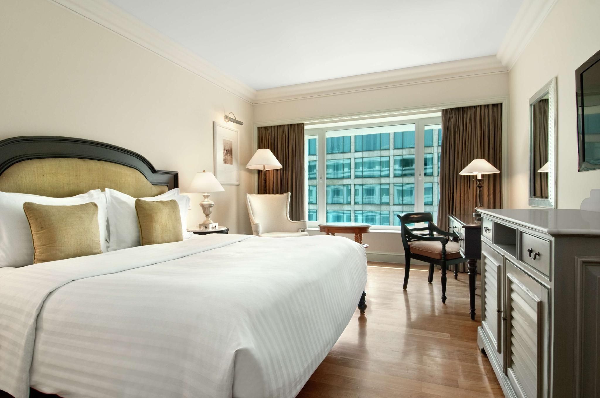 King Hilton Guestroom