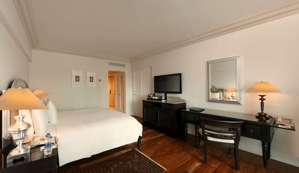 Room, 1 King Bed, Pool View