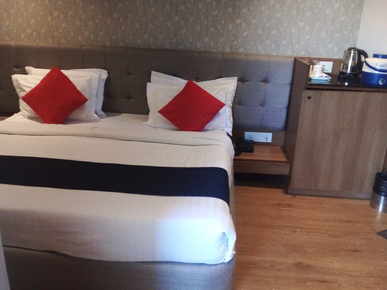 Standard Corner Room