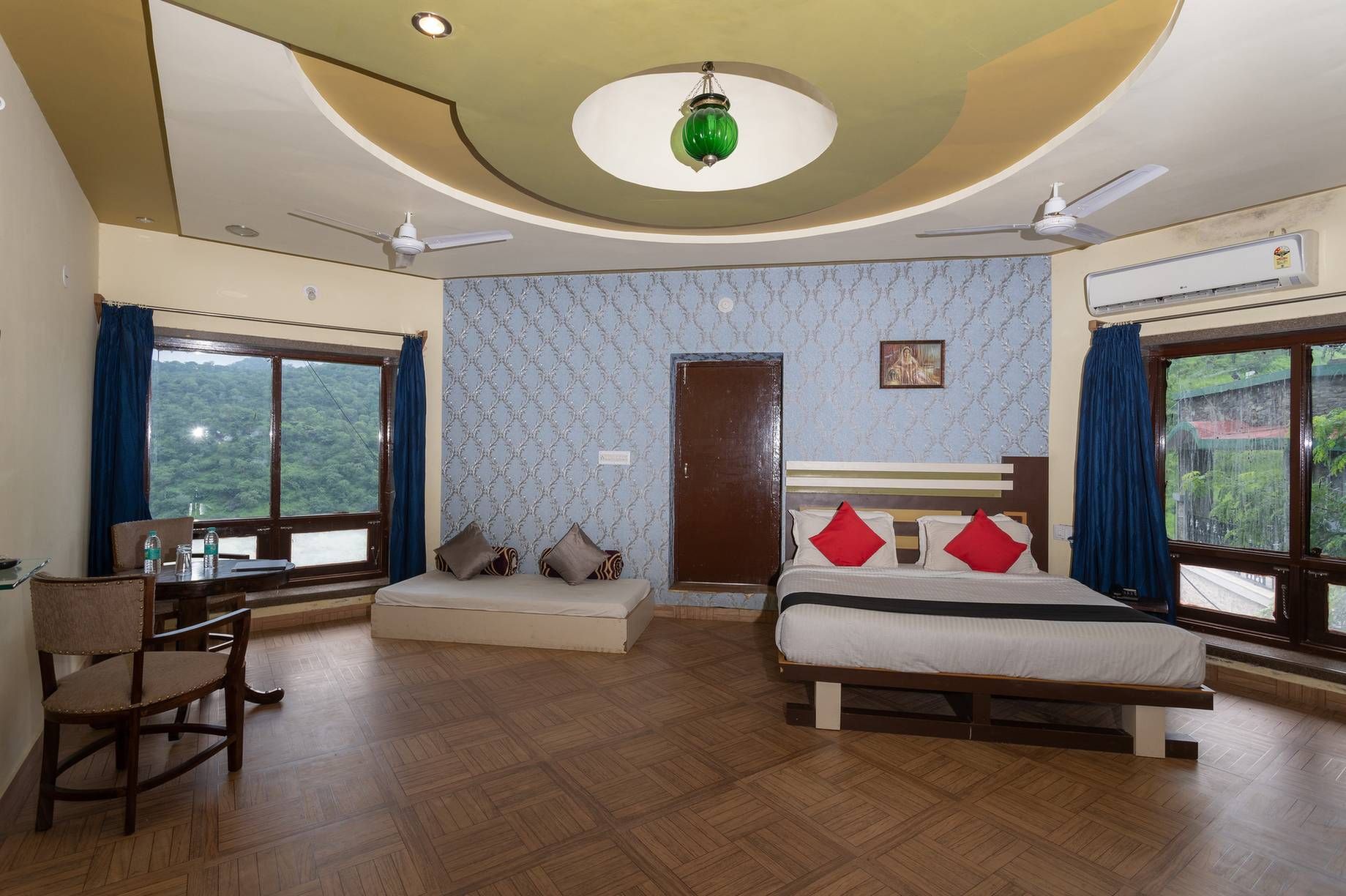 Mountain View AC Suite Room