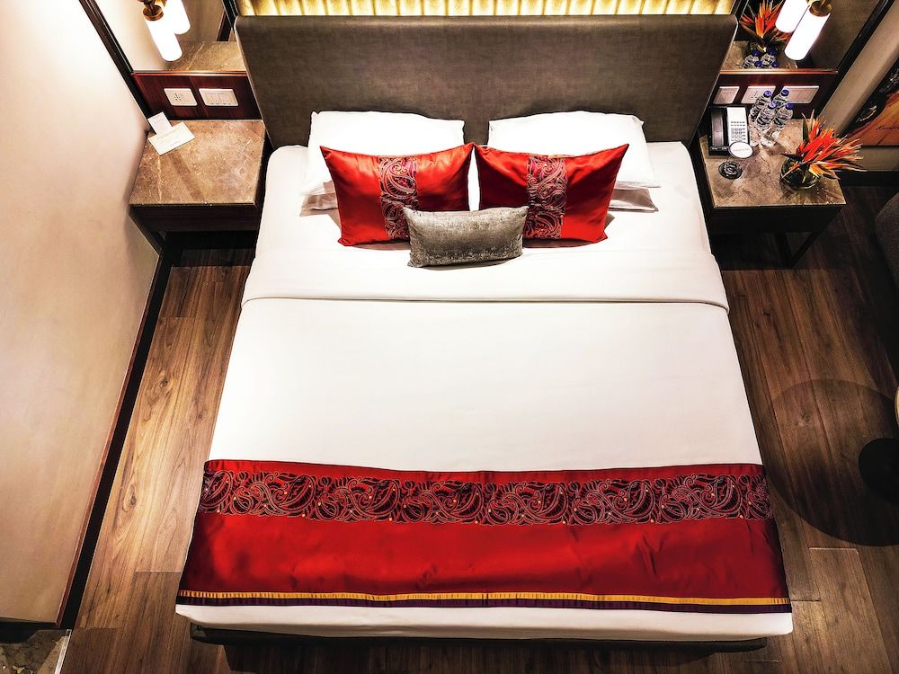 Deluxe Room King Bed