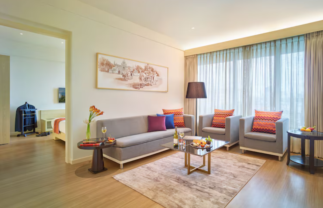 Deluxe Suite with one way airport transfer