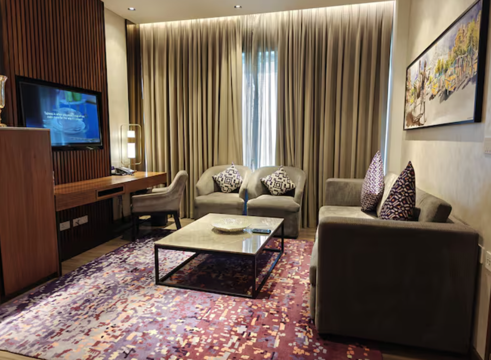 Premium Suite City View King Bed With Both Ways Airport Transfer