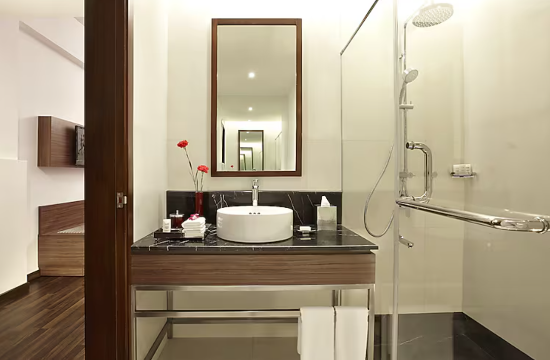 Vivanta Kolkata EM Bypass Deluxe Room Twin Bed 4