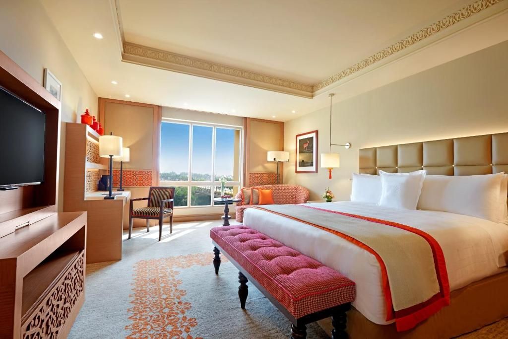 Executive Room, 1 King Bed, City View