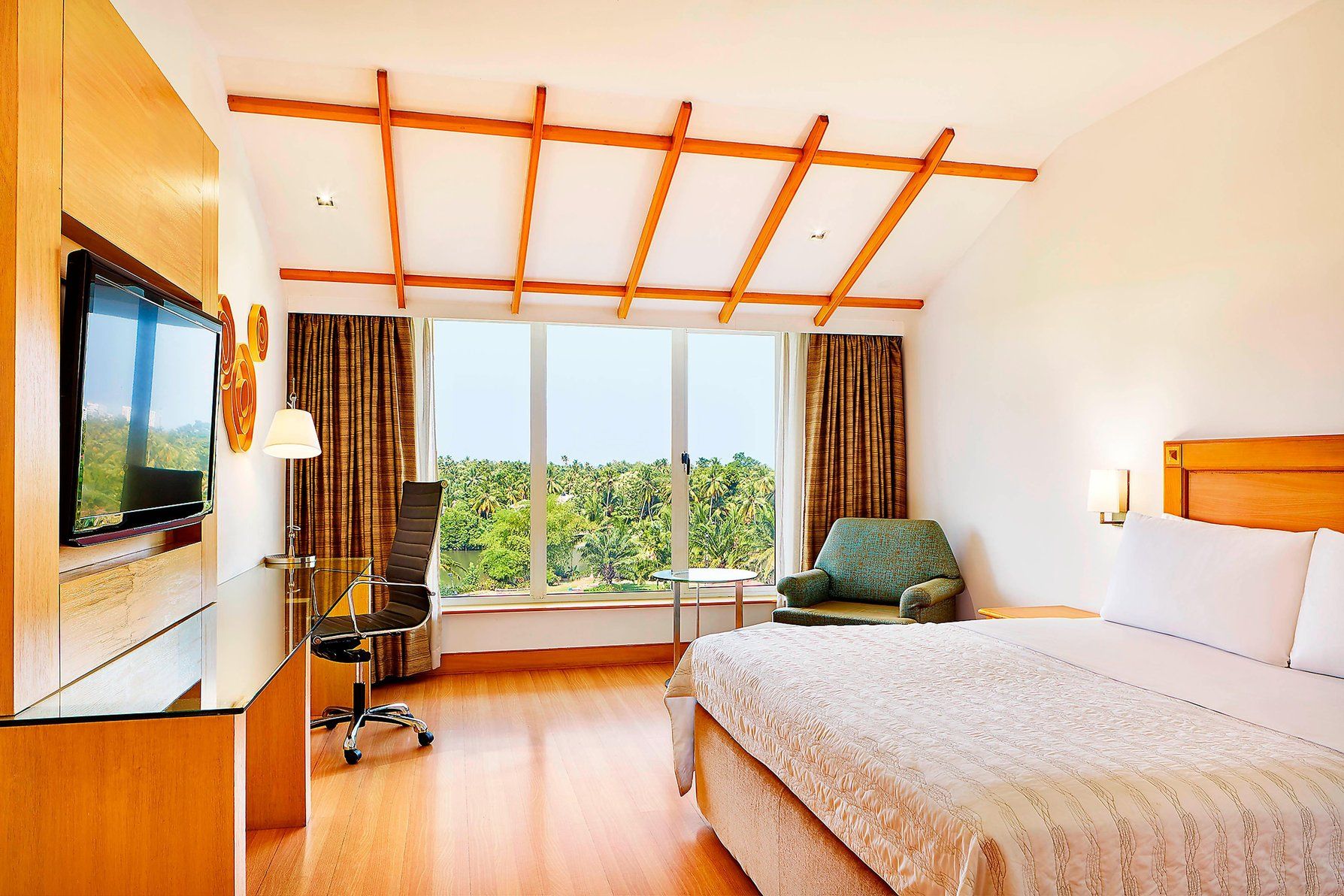 Deluxe Twin City View Room