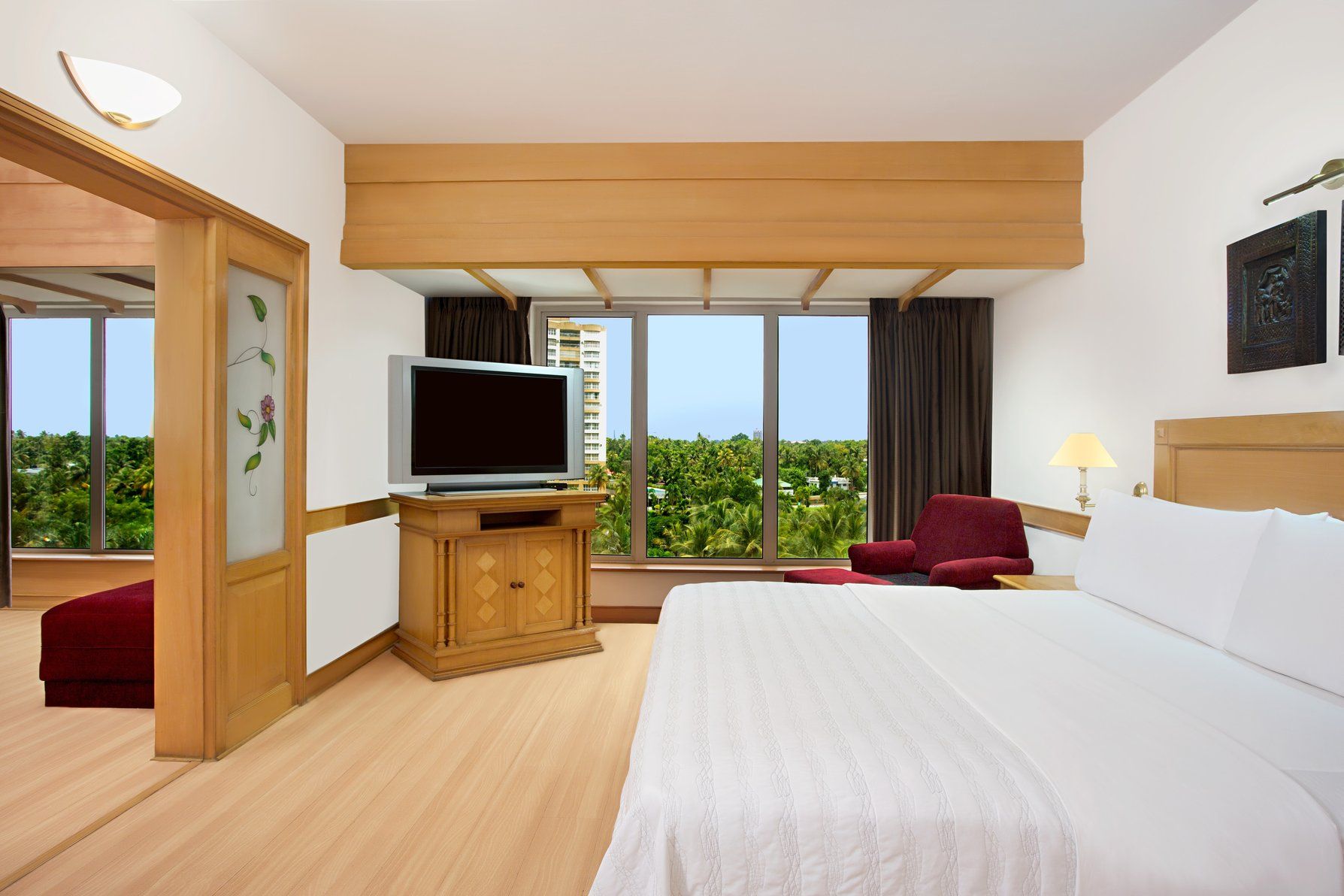 1 Bedroom Executive Suite, 1 King, Backwater view