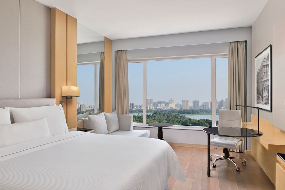 Club Room, 2 Double Beds, Lake View