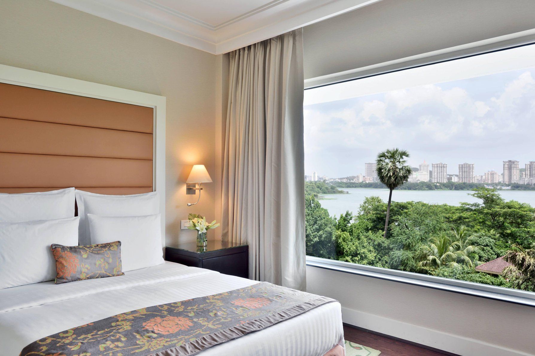 Two Bedroom, 2 Bedroom Apartment, Bedroom 1: 1 Queen, Bedroom 2: 1 Queen, Lake view