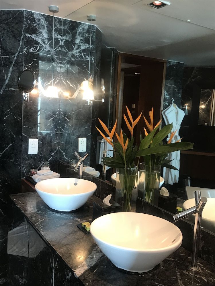 InterContinental Marine Drive Mumbai, an IHG Hotel Junior Suite, 1 King Bed, Bay View 6