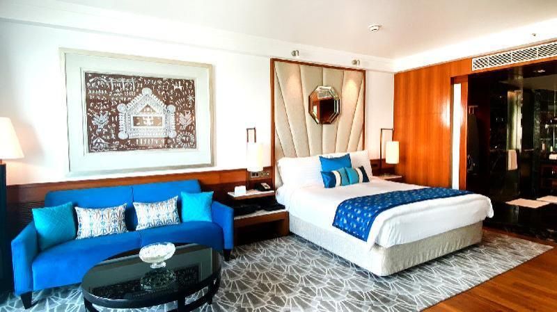 Junior Suite, 1 King Bed, Smoking, Bay View